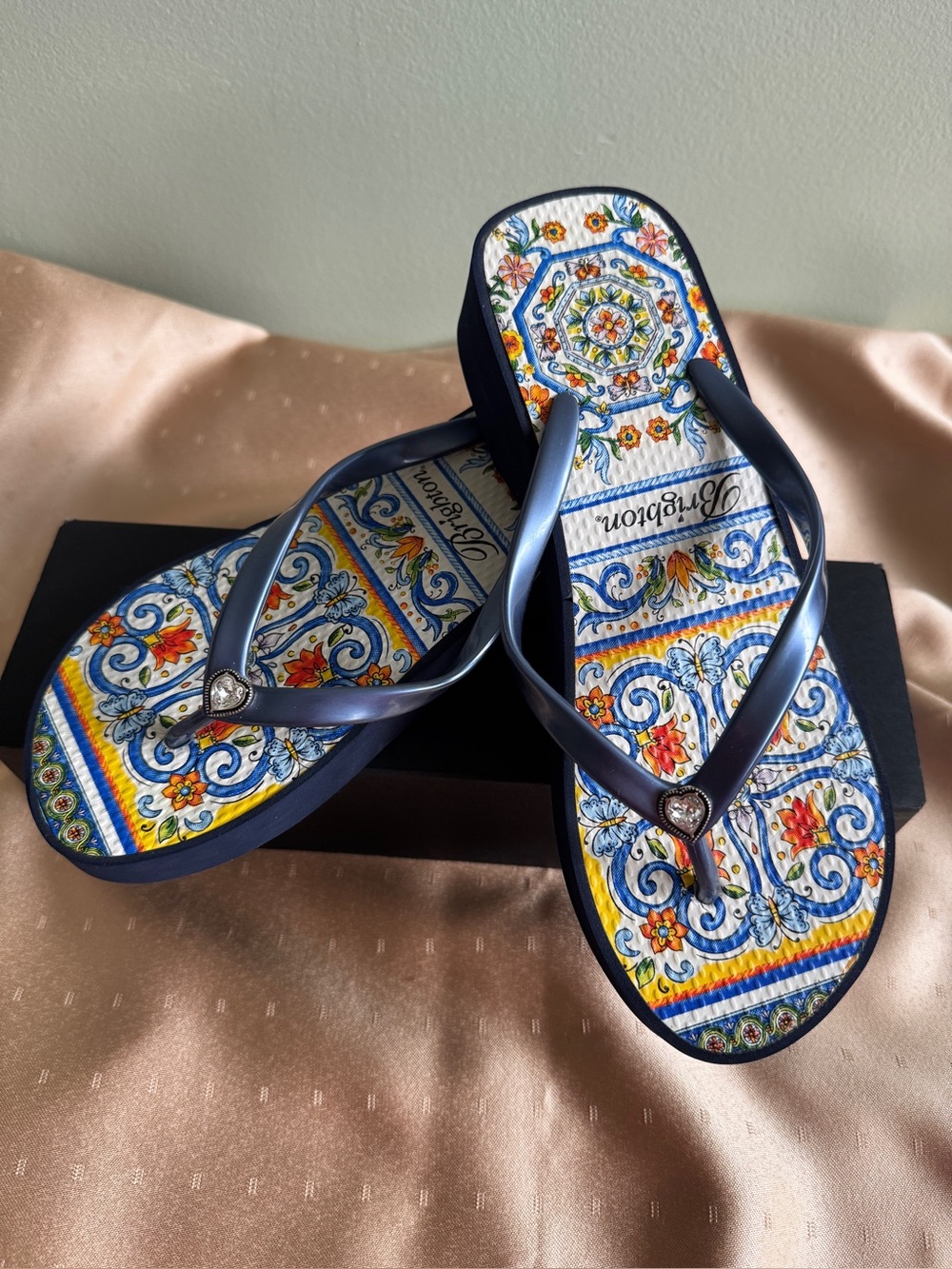 Brighton Flipflops Museum Navy Blue Patterned Wedge Heart Crystal Accent size 6